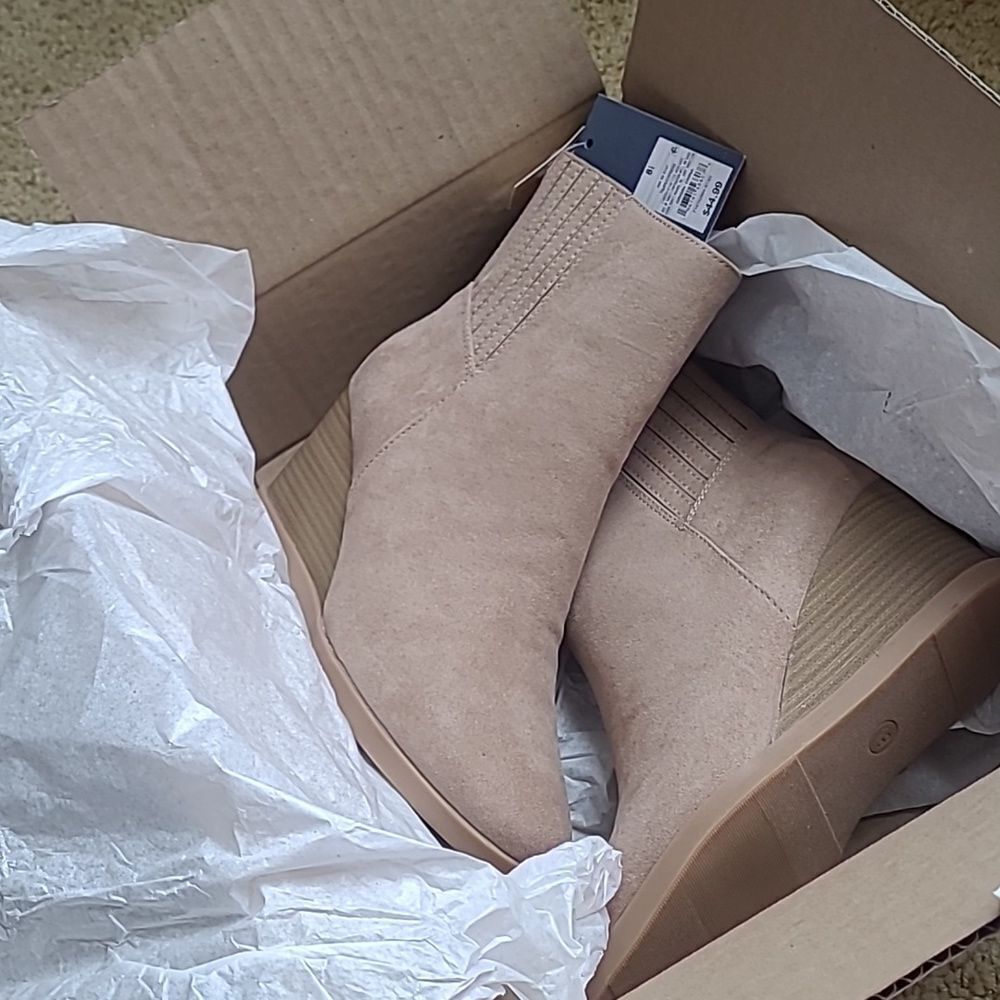 Universal Threads solid tan womens boots size 6 nwt side zip carmel booties boot - Picture 6 of 16
